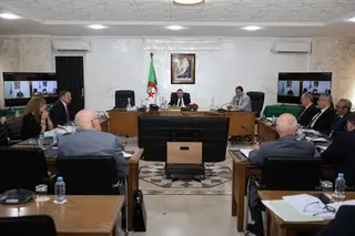 سعيود يترأس اجتماعًا تنسيقيًا مع ولاة الجمهورية حول الملفات الراهنة ذات الأولوية