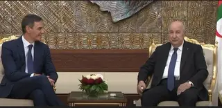 رئيس الجمهورية يجري محادثات على انفراد مع رئيس حكومة إسبانيا