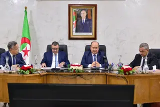 الوزير الأول يترأس اجتماعا مع الولاة حول الدخول الجامعي ومنظومتي النقل  والإطعام المدرسيين