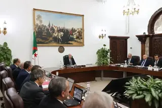 رئيس الجمهورية يأمر باستحداث مخابر بالموانئ والمطارات لمراقبة المنتجات الموجهة للاستهلاك