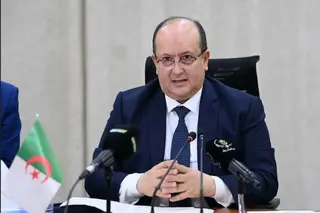 الوزير الأول يبرز من باماكو استعداد الجزائر للشروع في إعادة تفعيل آليات التعاون المؤسسي بما يتماشى مع متطلبات المرحلة