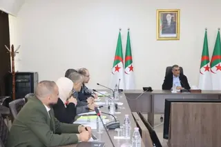 جلاوي يترأس جلسة تنسيقية لمتابعة مشاريع القطاع