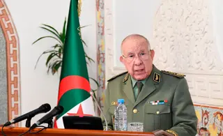 الفريق أول شنقريحة يشرف على مراسم التنصيب الرسمي للواء علي سيدان  قائدا جديدا للدرك الوطني