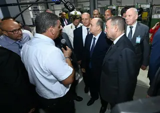 الوزير الأول يبرز حرص رئيس الجمهورية على إعادة بعث الوحدات الصناعية  المصادرة ضمن عملية استرجاع الأصول المنهوبة