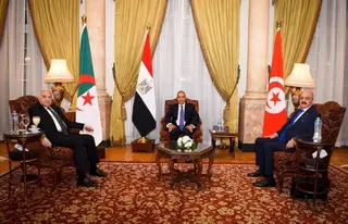 عطاف يشارك بالقاهرة في الإجتماع الوزاري للآلية الثلاثية لدول الجوار  بشأن الأزمة في ليبيا