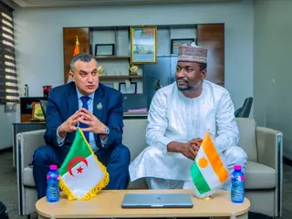 زروقي يبحث مع نظيره النيجري بالعاصمة نيامي سبل تعزيز التعاون الثنائي