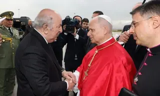 رئيس الجمهورية يودع البابا ليون الرابع عشر بمطار هواري بومدين عقب زيارته  الرسمية إلى الجزائر