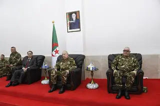 الفريق أول السعيد شنقريحة يتابع عملية إطلاق القمر الصناعي الثاني Alsat-3B