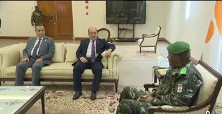 الوزير الأول سيفي غريب يستقبل من قبل رئيس جمهورية النيجر الشقيقة الفريق عبد الرحمان تياني