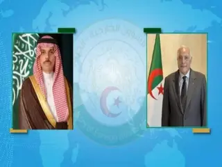 السيد عطاف يتلقى مكالمة هاتفية من نظيره السعودي