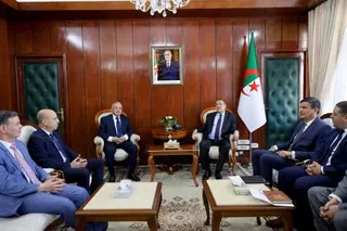 مراد يشرف على تنصيب كل من الأمين العام و رئيس ديوان الوزارة