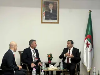 عرقاب يعقد لقاءات ثنائية مع رؤساء  الشركات العالمية للطاقة على هامش “ناباك 2025”