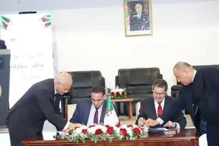 التوقيع على اتفاقية إطار بين وزارتي العدل والمالية للتعاون وتبادل المعلومات في المجال الجمركي