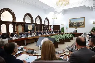 رئيس الجمهورية يأمر بتزويد ولايات الشلف ومستغانم وتلمسان بمياه البحر المحلاة في اسرع وقت ممكن