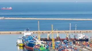 ميناء الجزائر: إعادة تشغيل ثلاثة أرصفة لتعزيز قدرات معالجة الحاويات