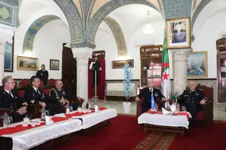 توقف الفرقاطة الإيطالية "فيرجينيو فاسان" بميناء الجزائر