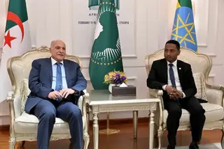 بتكليف من رئيس الجمهورية, السيد عطاف يحل بأديس أبابا للمشاركة في أشغال المجلس