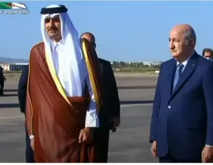 رئيس الجمهورية السيد عبد المجيد تبون يستقبل أمير دولة قطر بمطار وهران