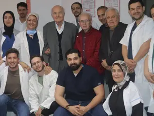 تقديرا   لاسهاماته  الرائدة  :  مصلحة جراحة الشرايين بمستشفى اول نوفمبر تستقبل البروفيسور حاجيات نور الدين