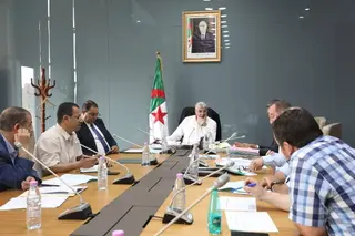 والي وهران يترأس اجتماع لجنة دراسة الطعون في السكن العمومي ببلدية حاسي بونيف