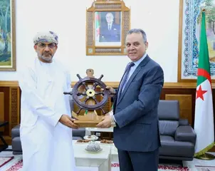 والي وهران يُكرم وزير الثروة الزراعية والسمكية وموارد المياه لسلطنة عُمان