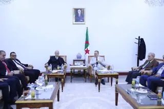 والي وهران يلتقي نواب  البرلمان بغرفتيه