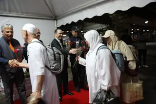 مطار أحمد بن بلة الدولي.....عودة أول فوج من الحجاج الميامين