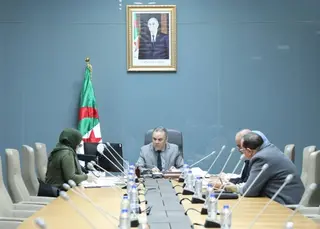 والي وهران يترأس اجتماعا خاصا بمعالجة مخالفات نشاط الترقيات العقارية والمخالفات المسجّلة في مجال التعمير