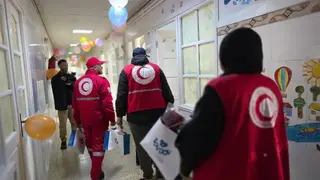 الهلال الأحمر الجزائري يتقاسم فرحة عيد الفطر مع أطفال بمستشفى "مصطفى باشا" بالعاصمة