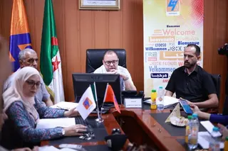 سيدي بلعباس ... مدير مؤسسة توزيع الكهرباء والغاز  يكشف إنجاز أكثر من 180 كلم من الشبكات الكهربائية و 37 محطة