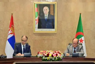 الوزير الأول يجري محادثات ثنائية مع رئيس الوزراء الصربي