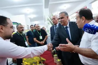تيارت....  الوالي يفتتح معرض المنتوجات المحلية والعتاد الفلاحي استعدادًا لموسم الحرث والبذر