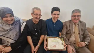 والي غليزان كمال بركان  يكرّم صاحب المرتبة الأولى ولائيا في البكالوريا لعور أنس