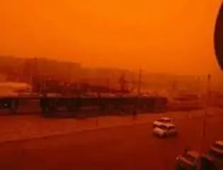 البيض ...عواصف رملية تشل المرور عبر الطرق