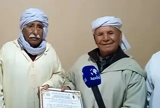 عرفانا لمسيرته الثورية المشرفة بالأبيض سيدي الشيخ ...تكريم المجاهد بلقرنة الحاج دحمان بمنزله