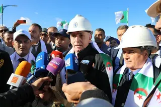 المدير العام لمجمع "سوناطراك" داودي يُعطي إشارة انطلاق مشروع محطة تحلية المياه بمستغانم ....  مكسب يعزّز الأمن المائي