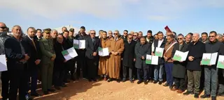 والي سيدي بلعباس"كمال حاجي"يُشرف على العملية  ...تسليم 63 مقرر استصلاح أراض فلاحية بمرحوم