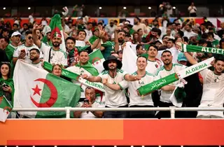 انصار الخضر يشعلون مدن قطر بالزغاريد والأهازيج احتفالًا بالتأهل.........فرحة جزائرية تملأ شوارع الدوحة