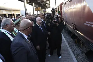 رئيس الجمهورية يفي بالتزاماته ويعد بمزيد من الإنجازات التاريخية .....الجزائر..انتصار اليوم والغد