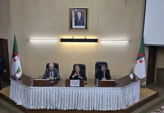 استيراد: تسليم وثائق التوطين البنكي لعدد من المتعاملين الاقتصاديين