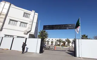 الوكالة الجزائرية لترقية الاستثمار تشرع في إلغاء مقررات الاستفادة من العقار  لحاملي المشاريع غير الجاهزة