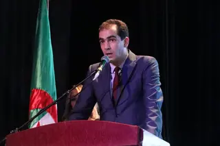 في تجمع شعبي بوهران   : حزب التجمع الوطني الديمقراطي يعرض  قائمته  الولائية