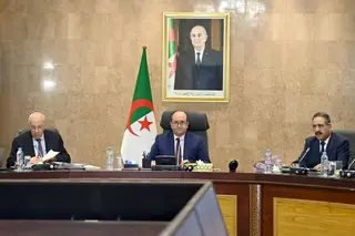 اجتماع الحكومة: دراسة مشاريع مراسيم تخص قطاعات الصناعة الصيدلانية والأشغال  العمومية والمنشآت القاعدية