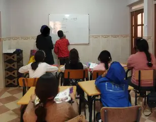 دروس دعم للتلاميذ الأيتام بمقر جمعية كافل اليتيم بالبيض