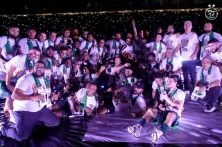 تيزي وزو: لاعبو المنتخب الوطني يحتفلون مع الجماهير بالتأهل الى مونديال 2026