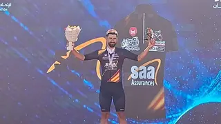 الجزائري حمزة ياسين يتوّج بالقميصين البرتقالي والأسود ل" الجمهورية": "وهران تربح علينا عندما تحتضن مثل هذه المنافسات"